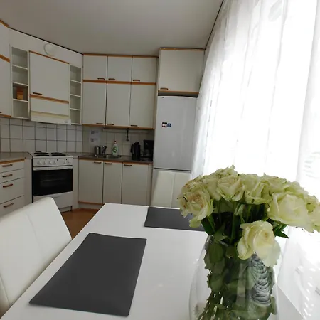 3-room In Center, Parking Lägenhet